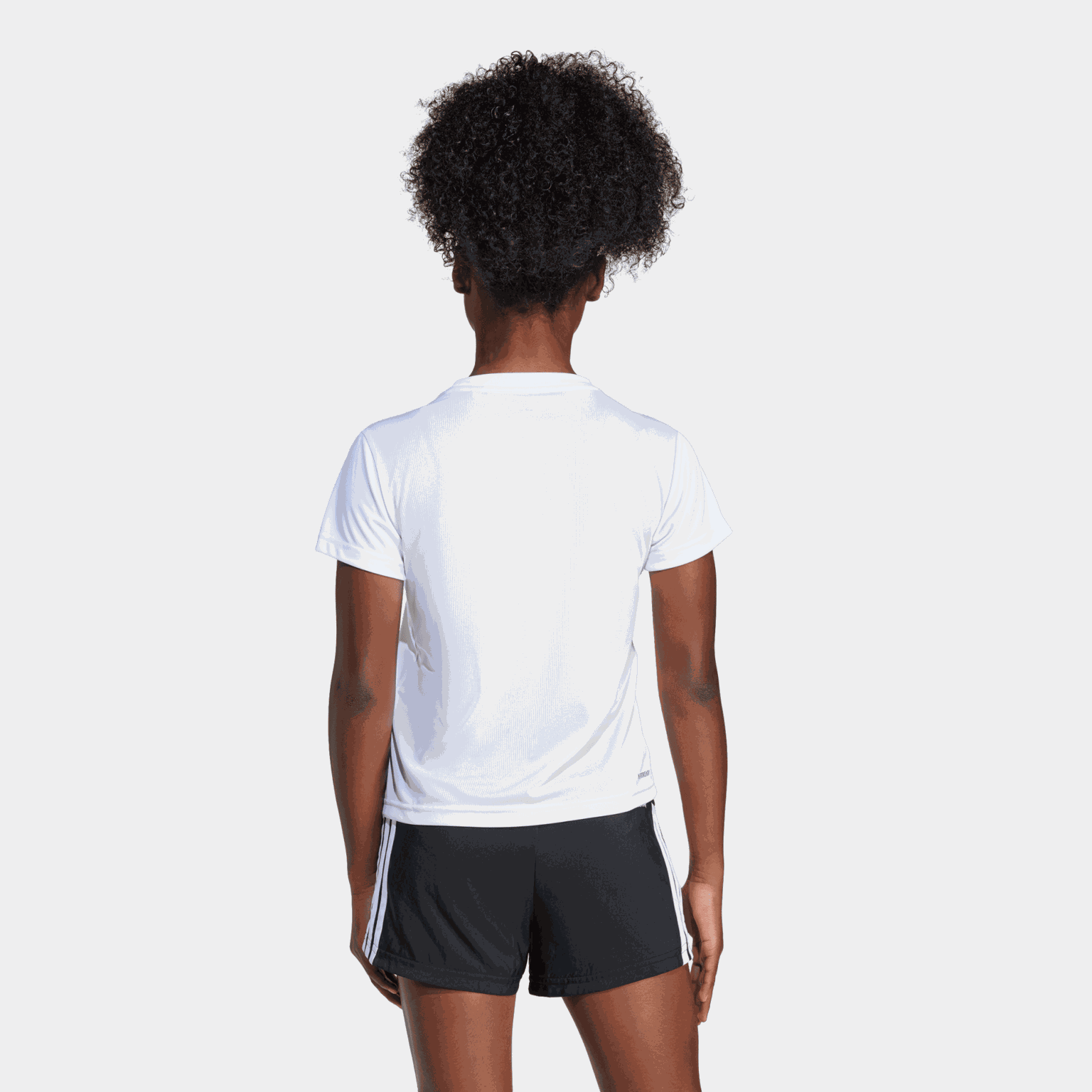Train Essentials Regular Fit Logo Training T-Shirt, nuorten t-paita - full image 2