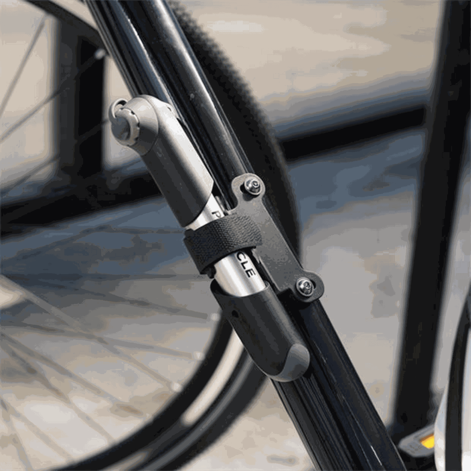 Hand Pump - full image 3