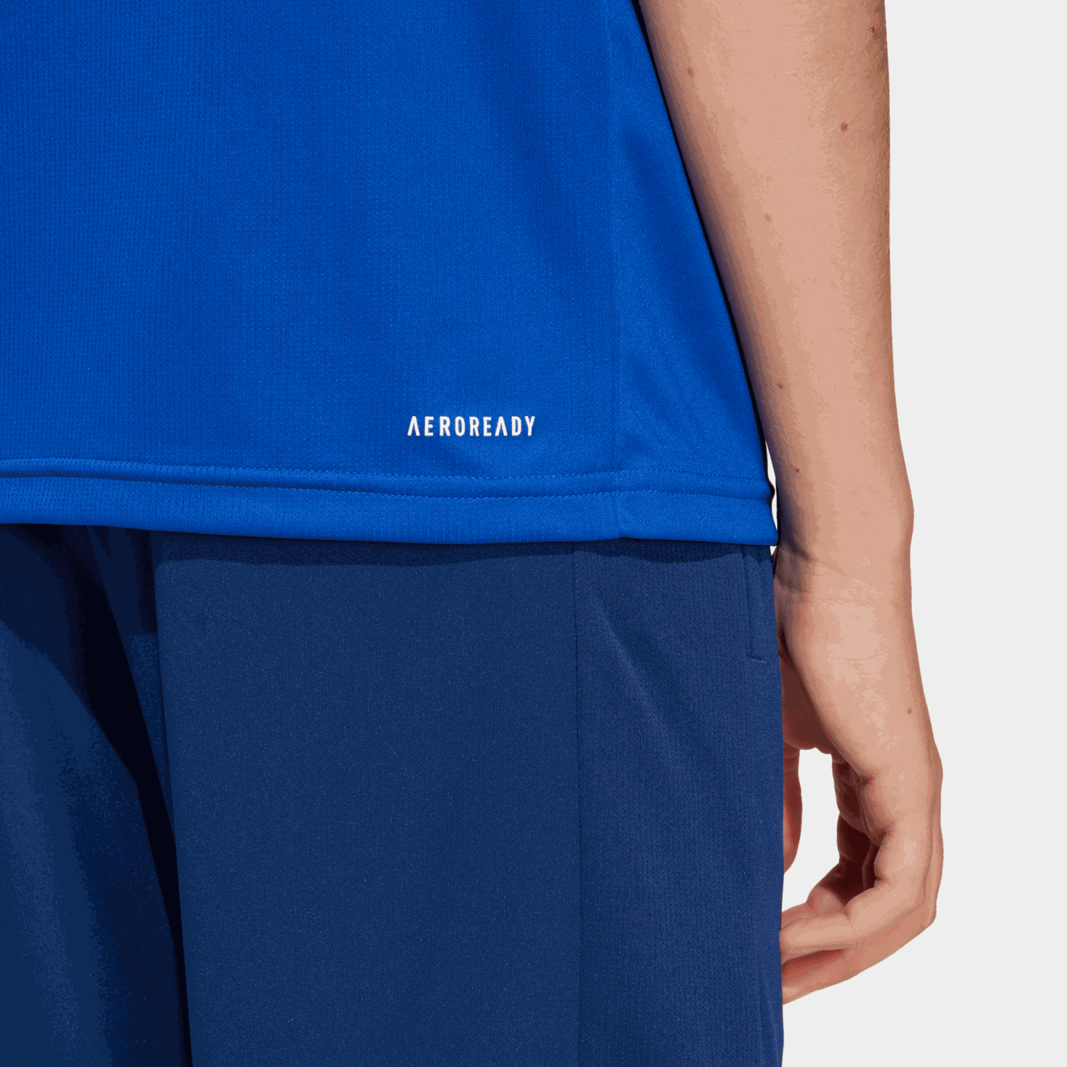 Train Essentials Logo Regular Fit T-Shirt, nuorten t-paita - full image 4